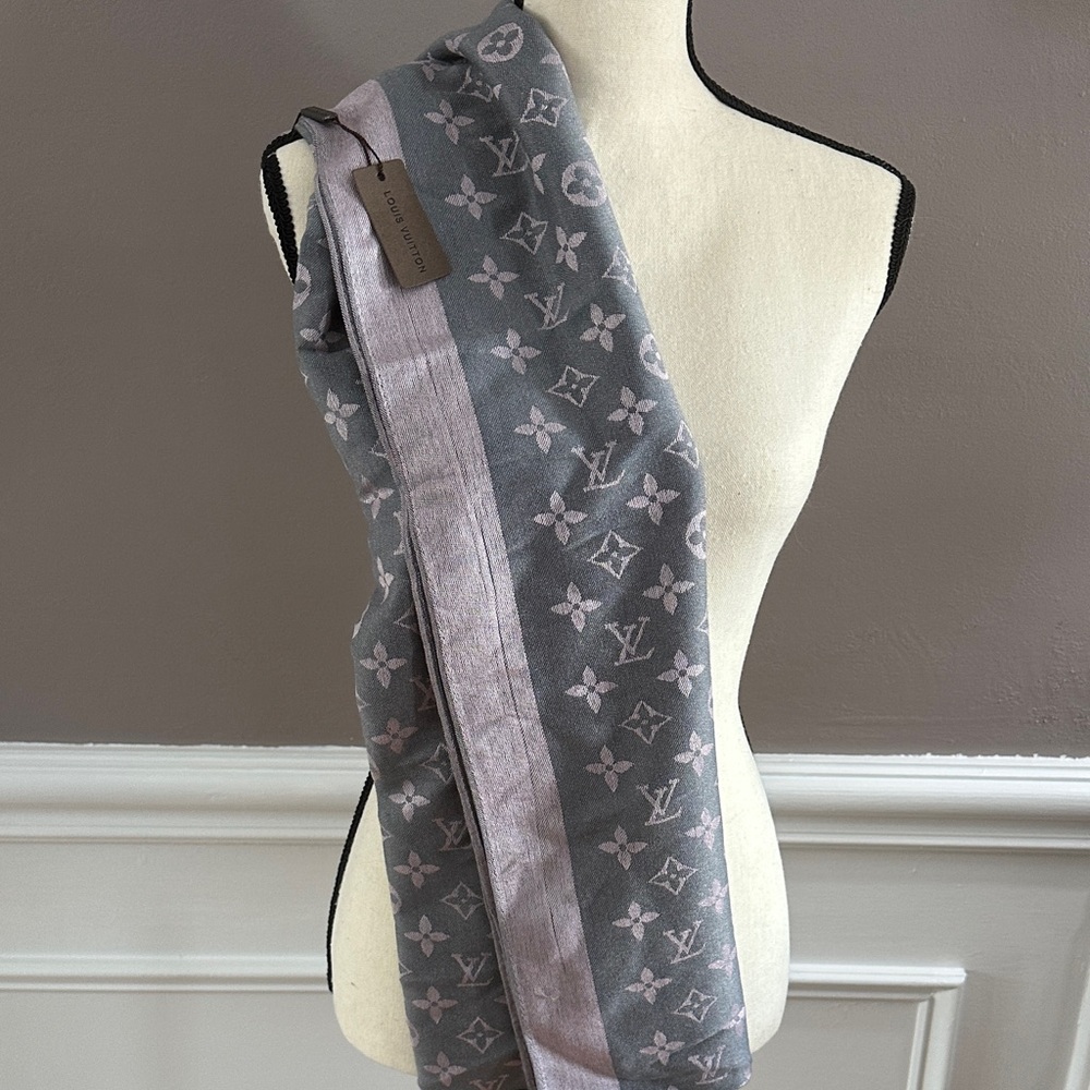 Louis Vuitton Gray and Pink Scarf
